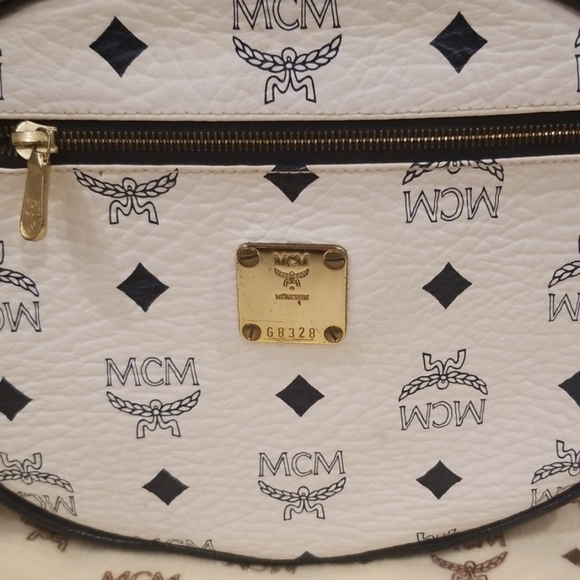 💖HOST PICK💖 Vintage MCM Crossbody Handbag - Picture 3 of 8
